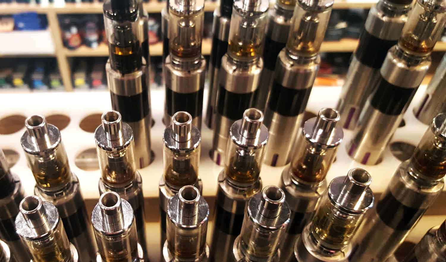 UKVIA Accuses PM of Demonizing Vape Shops, Helping Alcohol