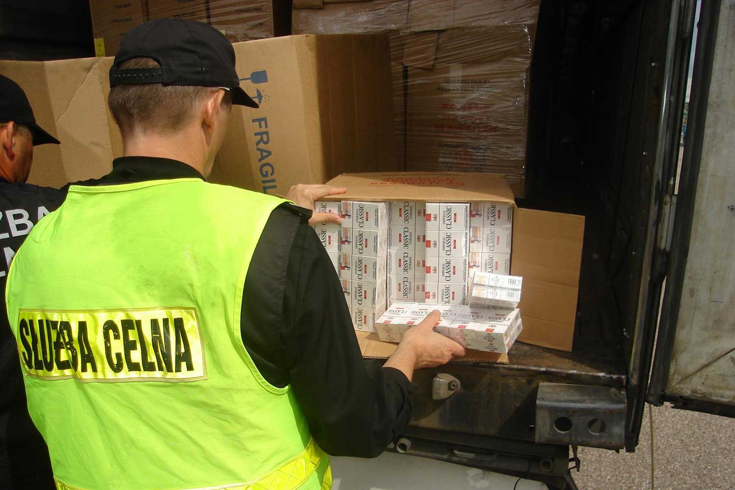 Polish Officers Seize 223,000 Illegal Vapes