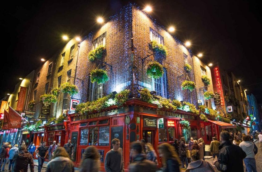  Ireland: Call for Outdoor Smoking Ban as Pubs Reopen